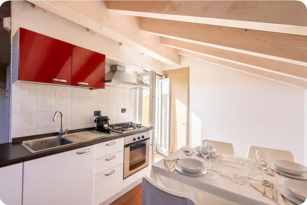 Ferienwohnung Mansarda Ivy Finale Ligure Exterior foto